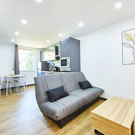 Th 103 F2 A 1 A 3 Personnes アパート