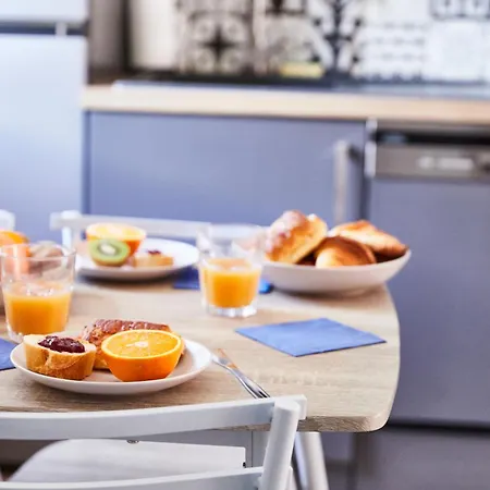 Th 103 F2 A 1 A 3 Personnes * タン